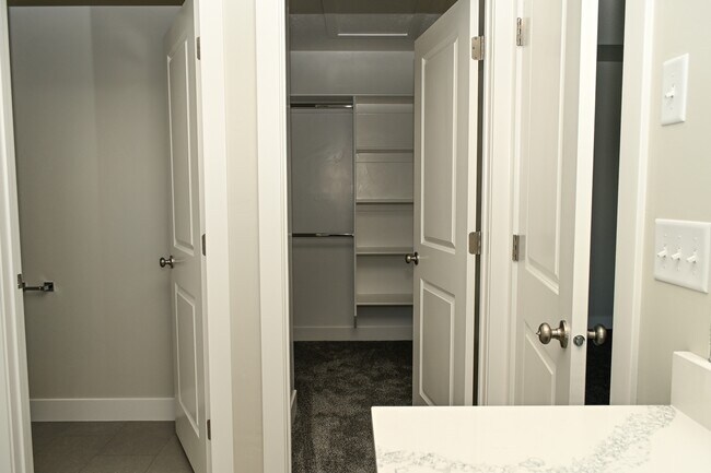 Building Photo - 2246 1180 W