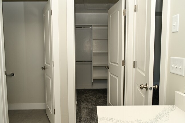 Building Photo - 2254 1180 W