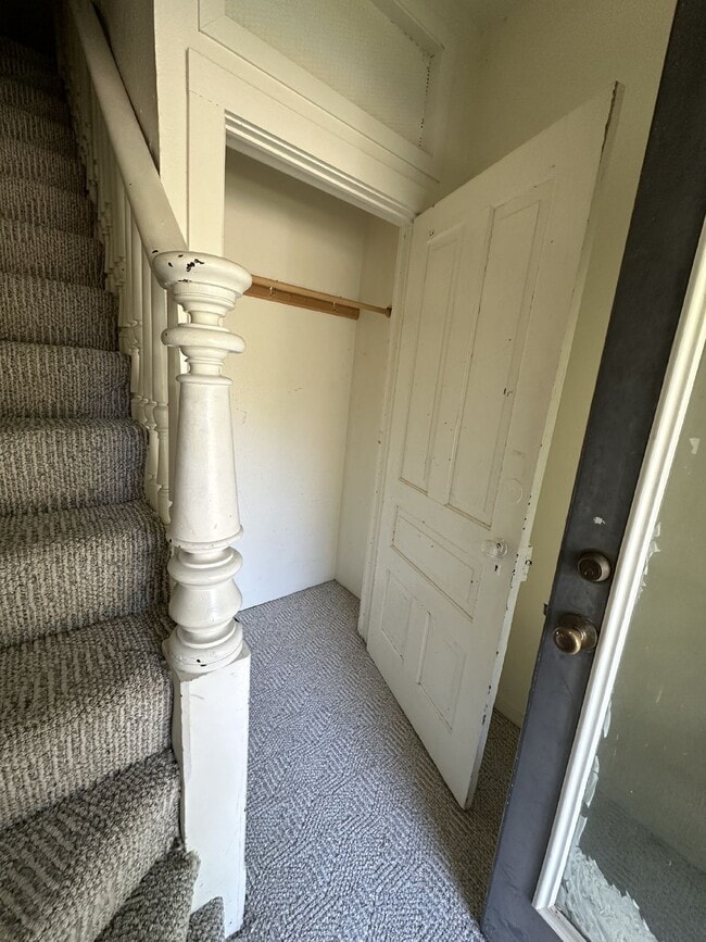 Building Photo - Great 1 bed 1 bath, not far from UWEC and Downtown Eau Claire