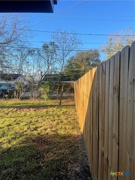 Building Photo - 1605 Bexar Ave