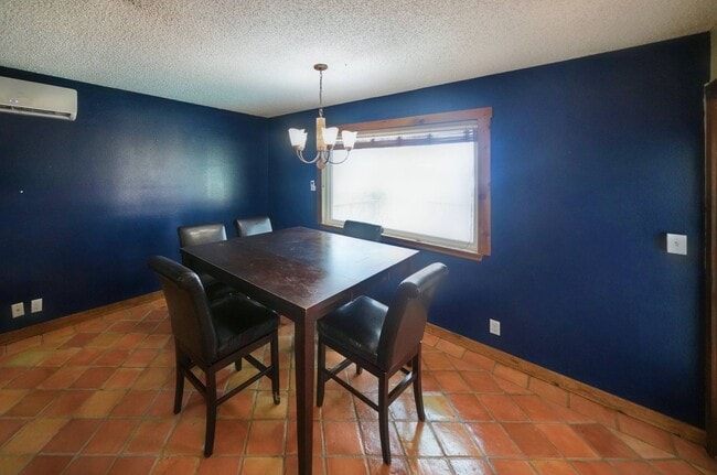 Building Photo - Charming and Centrally Located Home Now Available with Inground Pool. Realtor Commmission:$750