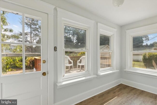 Building Photo - 28 Grove Ave