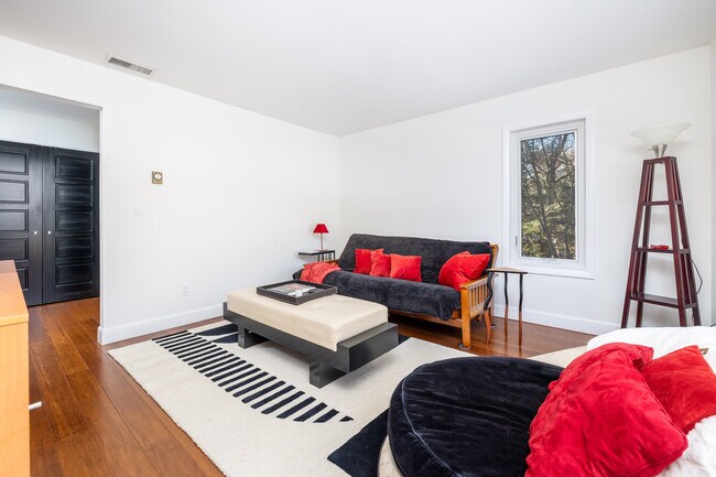 Building Photo - 9 Belshyre Ct