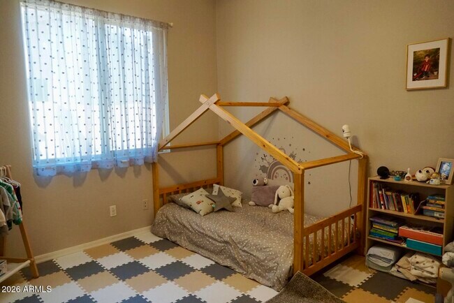 Building Photo - 571 W Locust Dr.