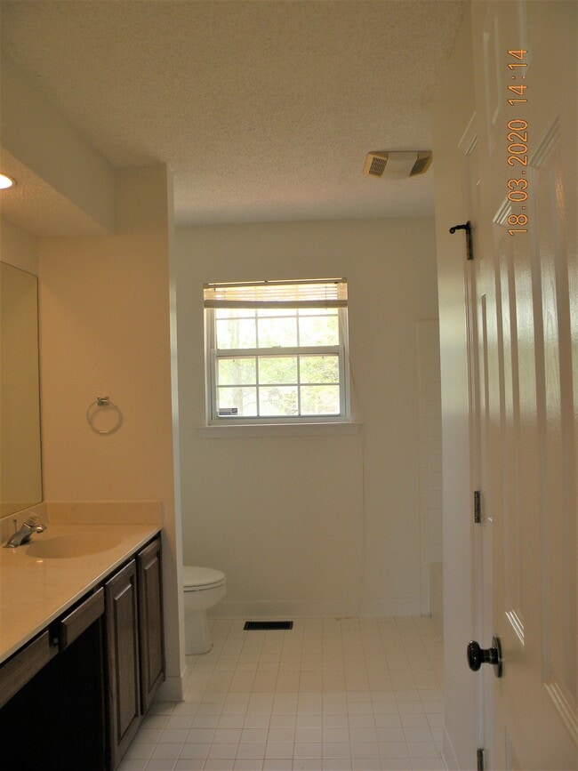 Building Photo - 160 Lions Gate Rd