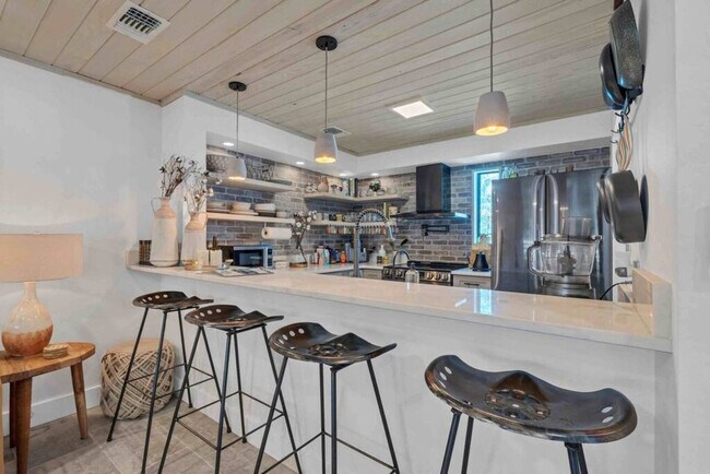 Building Photo - 317 Bream Ave