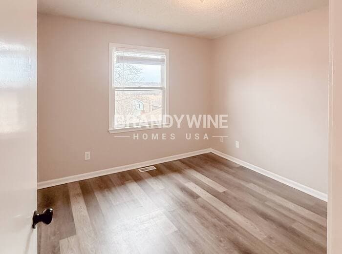 Building Photo - 105 Sumac St