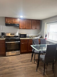 Building Photo - 4926 W Medill Ave