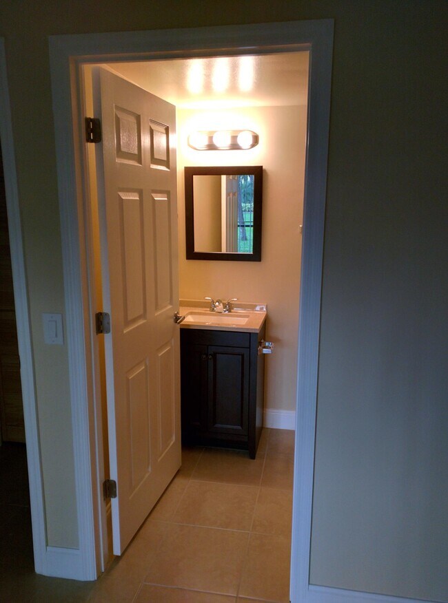 Building Photo - 407 Meadows Cir