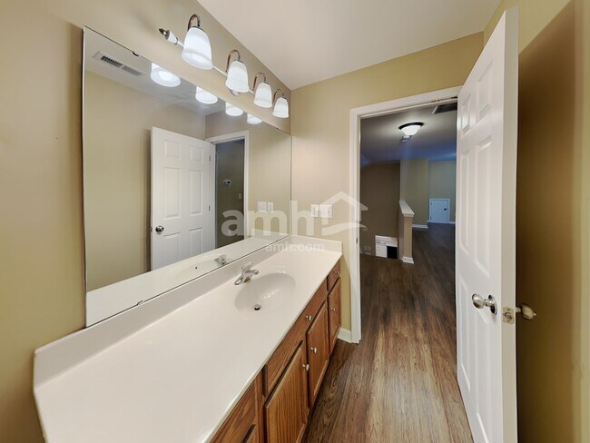 Building Photo - 2010 Cornflower Ln