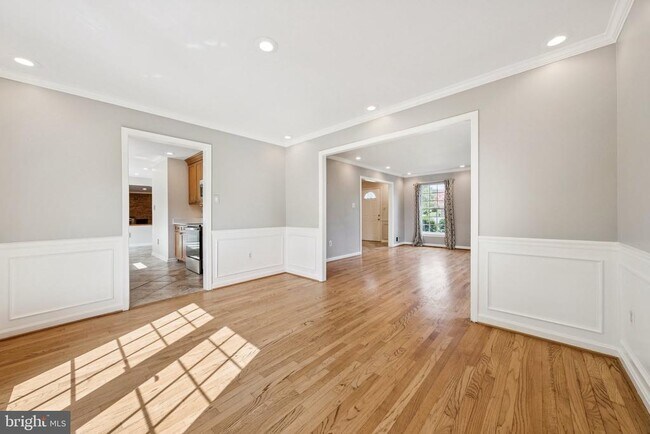 Building Photo - 6245 Windward Dr
