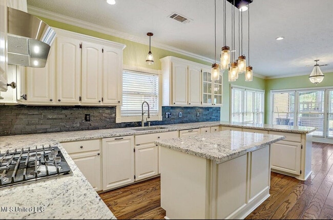 Building Photo - 132 Pine Ridge Cir