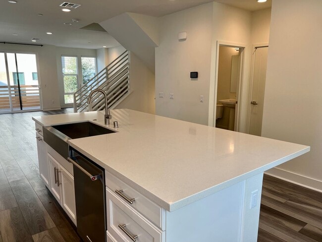 Building Photo - Exclusive Executive Condo in the Heart of ...