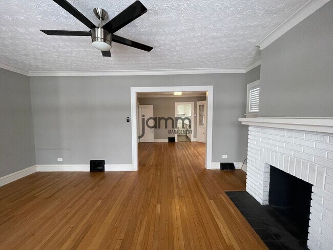 Building Photo - 2121 Carabel Ave