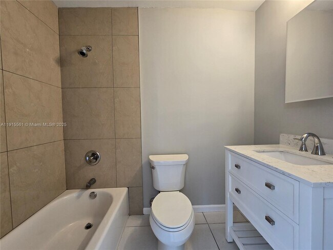 Building Photo - 3201 SE Hibiscus St