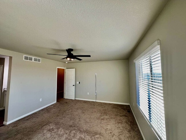 Building Photo - "Experience Spacious Living in Elizabeth!"