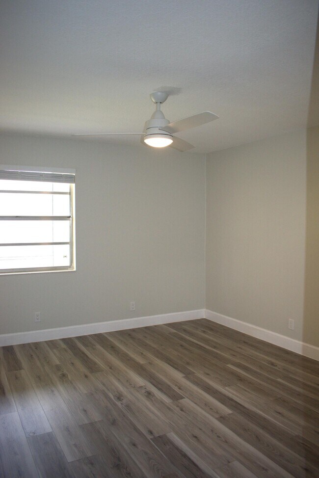 Building Photo - 185 Burgandy Way