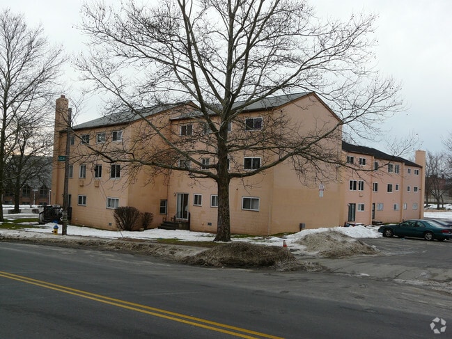 Primary Photo - 326 N Main St