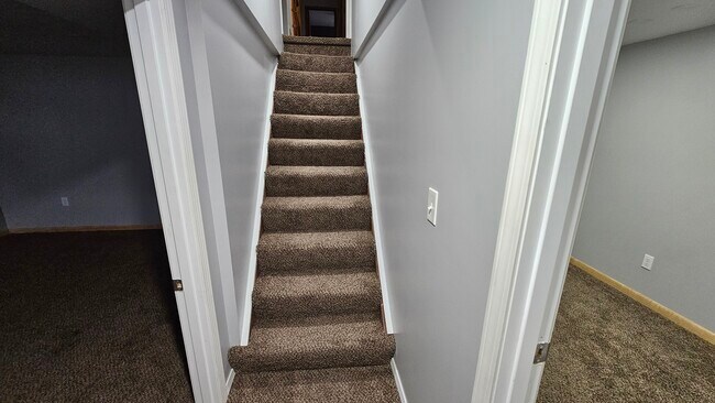 Building Photo - 315 N Pecan St