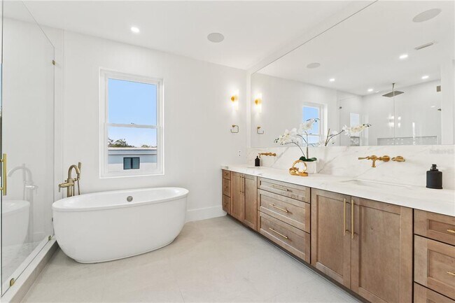 Building Photo - 531 Danube Ave