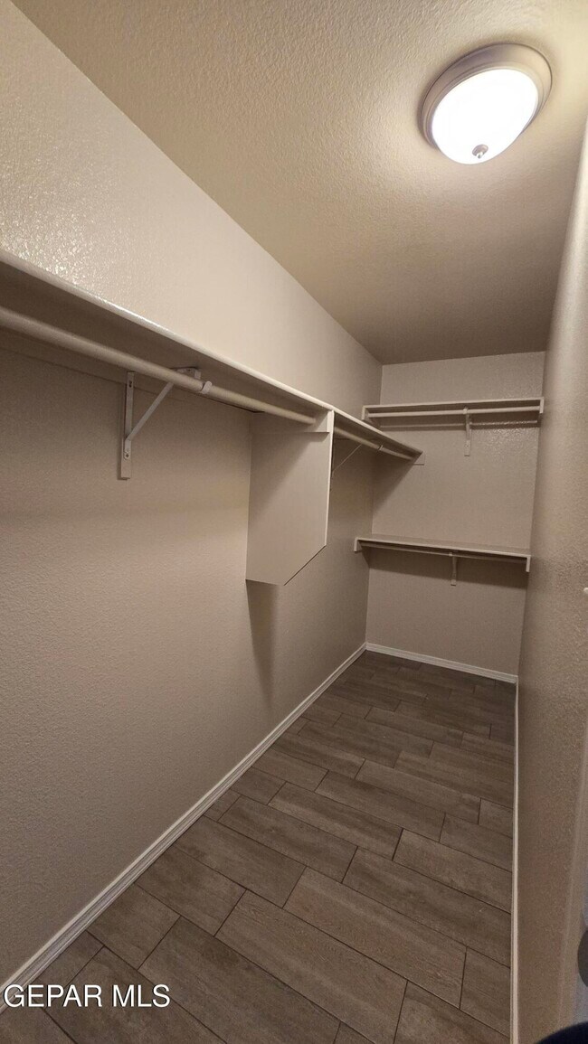 Building Photo - 14229 Otter Point Ct