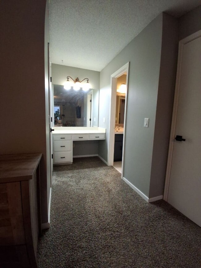 Building Photo - Open House 11/14/25 6-7pm! 3 Bedroom / 1.5...