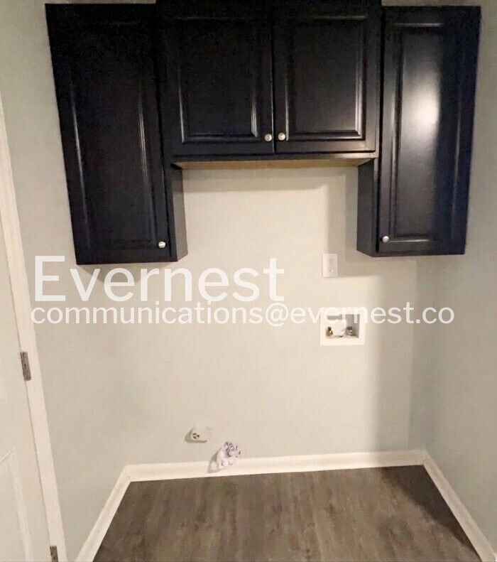 Building Photo - 4821 Delivau Dr