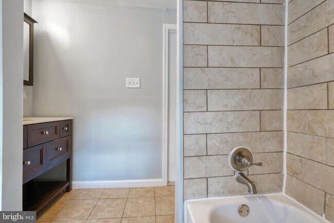 Building Photo - 1029 Booth St