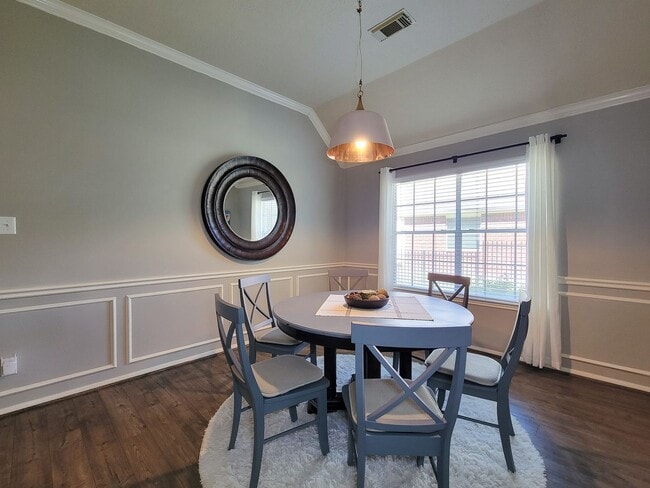 Building Photo - Welcome home to this charming 4-bedroom, 3-bathroom brick house in the desirable Stone Gate commu...