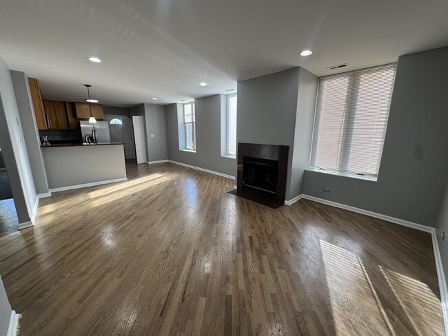 Building Photo - 542 E 48th St