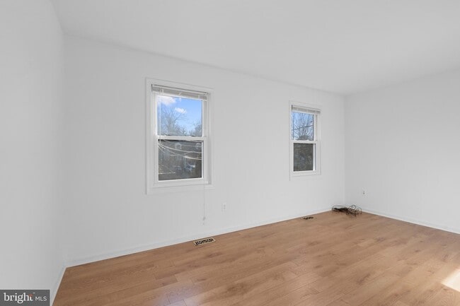 Building Photo - 2636 East Side Dr