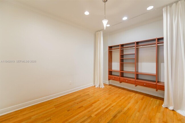 Building Photo - 911 Mariana Ave