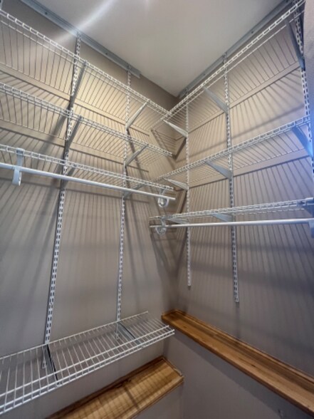 Building Photo - 520 Trumbull Hwy