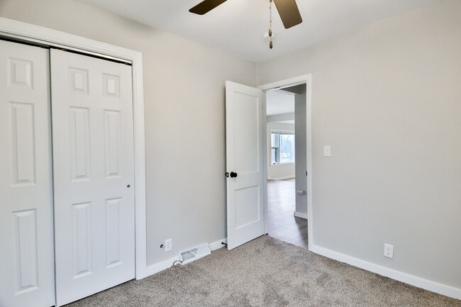back bedroom - 208 Harlem Rd