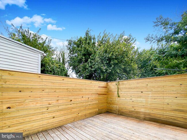 Building Photo - 2027 N 5th St