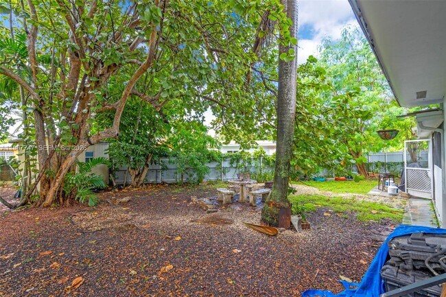 Building Photo - 17930 NE 6th Ave