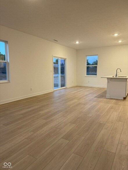 Building Photo - 15322 Farrington Rd