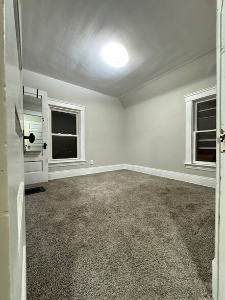 Building Photo - 5485 Ridge Rd