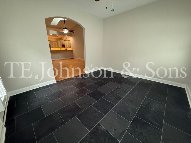 Building Photo - Beautifully Appointed Home in Clemmons