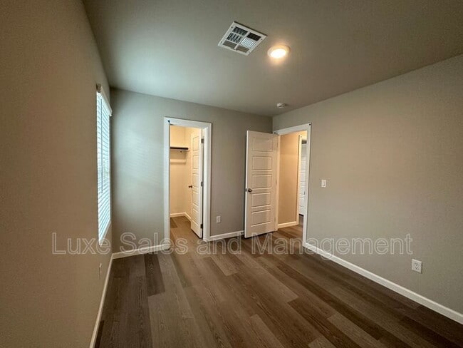 Building Photo - 10516 SW 41st Pl