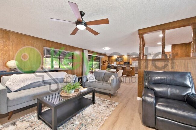 Building Photo - 9635 Oak Leaf Way