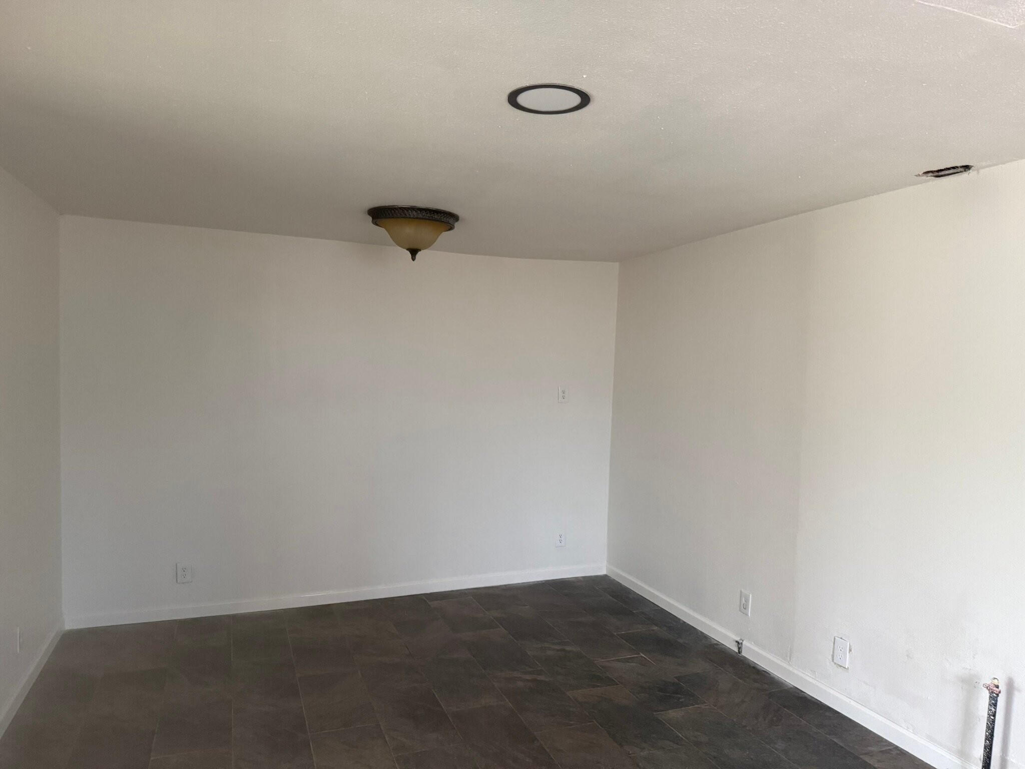 Building Photo - 709 S Chupaderas St