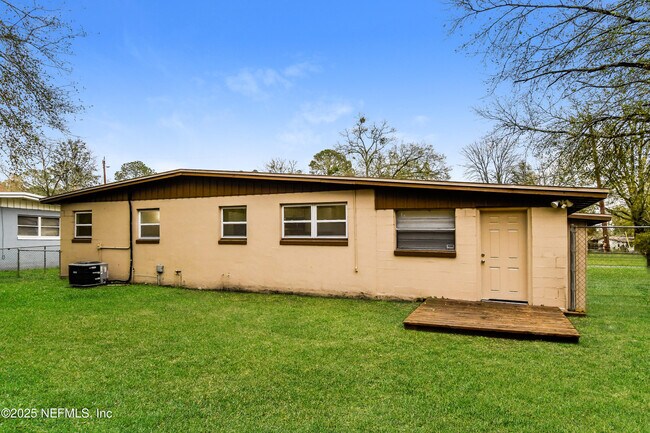Building Photo - 1146 Busac Ave