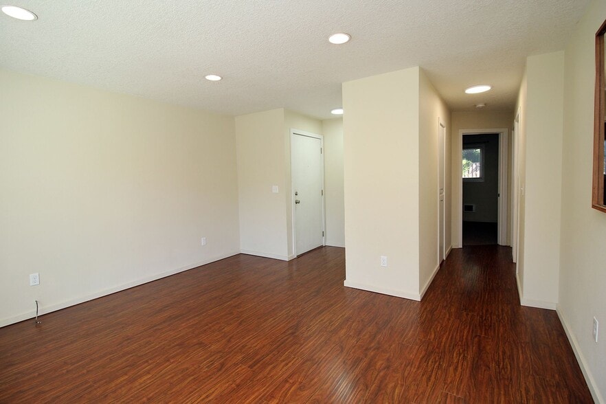 Building Photo - 4232-4232 SE Cesar Estrada Chavez Blvd