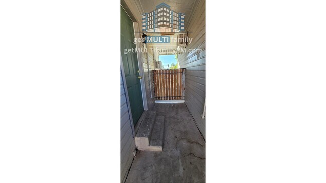 Building Photo - 3926 E Earll Dr