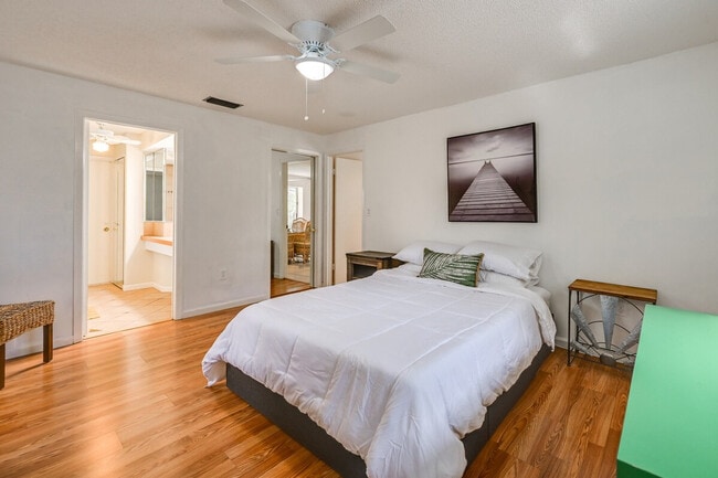 Building Photo - 4261 Pearl Harbor Dr