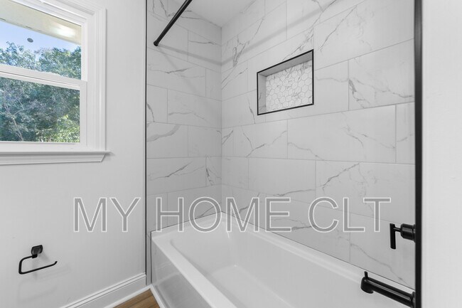 Building Photo - 3503 Linwood Rd