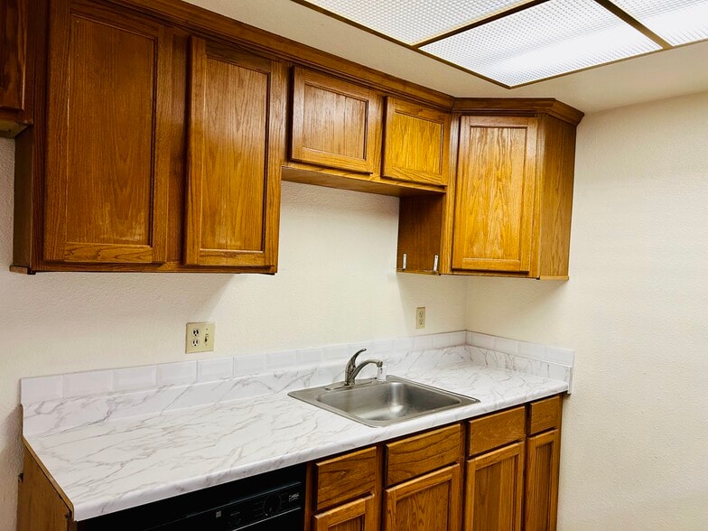 Building Photo - 2930 Lerwick Rd