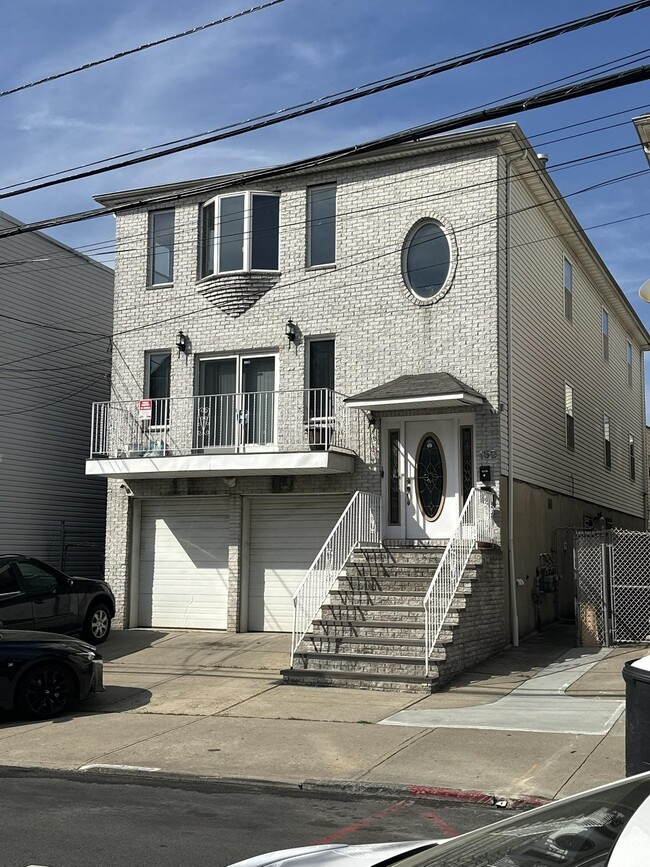 Building Photo - 150 Clendenny Ave