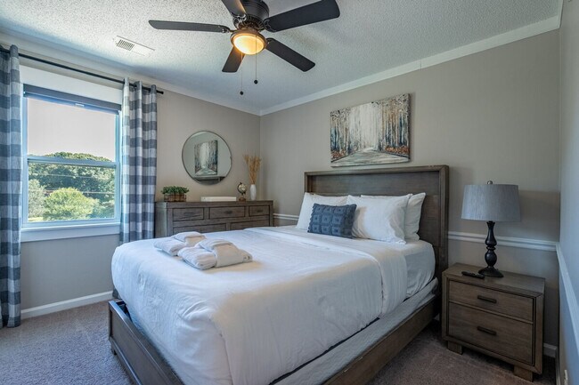 Building Photo - 25 Jennifer Ln